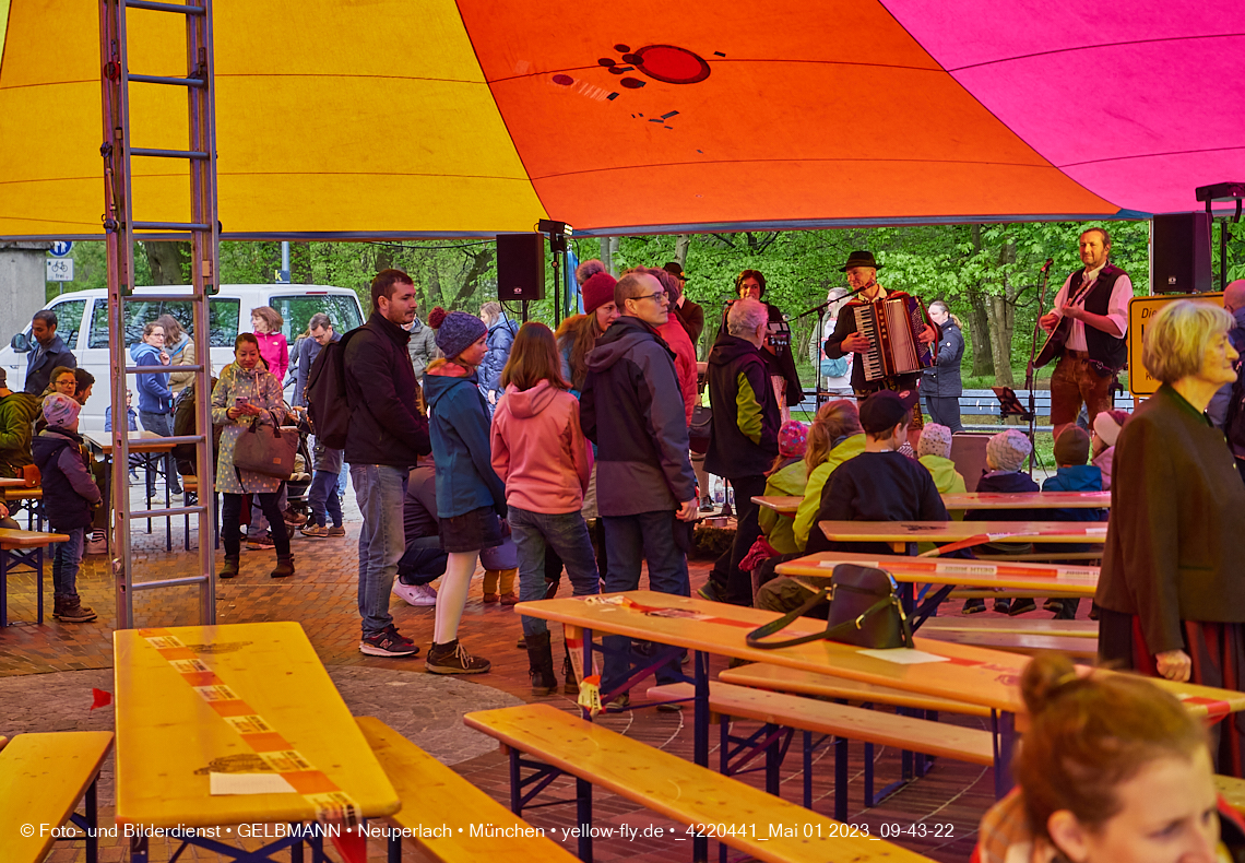 01.05.2023 - Maibaumaufstellung in Berg am Laim